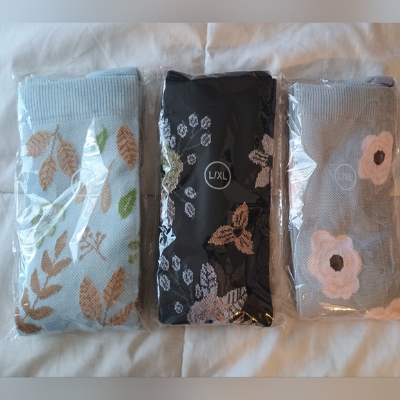 3 Beautiful Compression Socks Women's Large/XLarge Beautiful - Picture 2 of 6